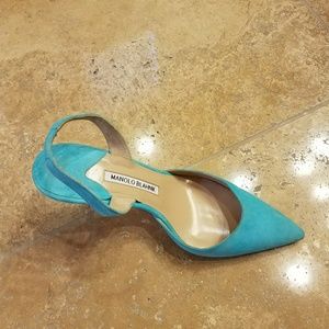 Adorable Manolo Blahnik slingback pump.